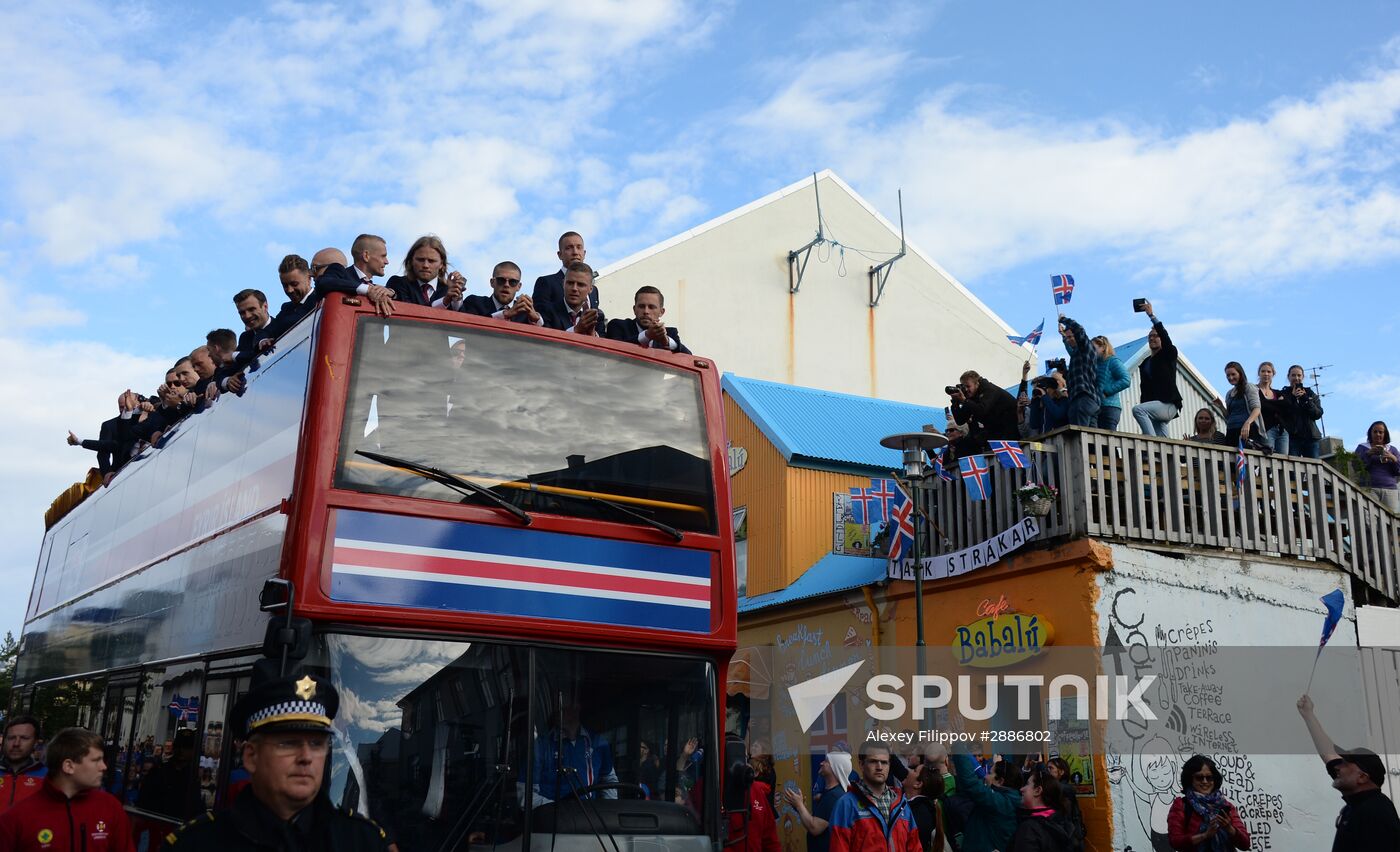 Icelandic national football team greeted by fans after returning from Euro 2016