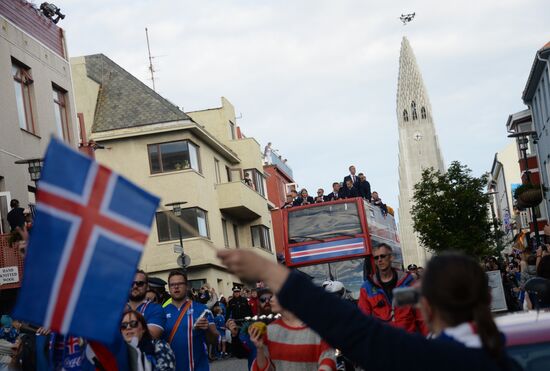 Icelandic national football team greeted by fans after returning from Euro 2016