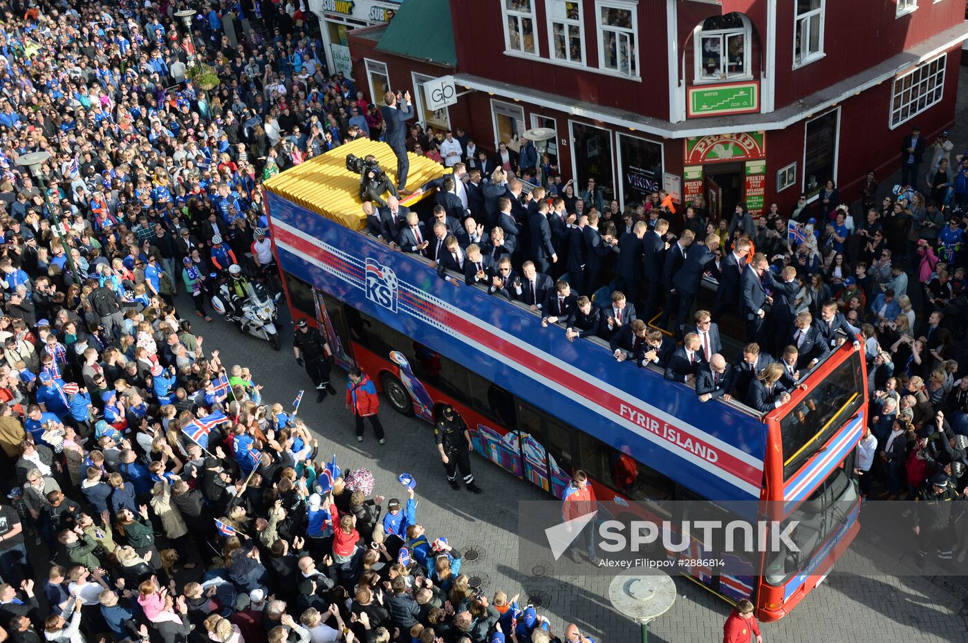Icelandic national football team greeted by fans after returning from Euro 2016