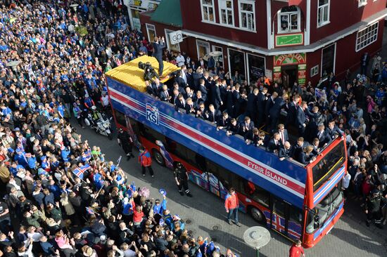 Icelandic national football team greeted by fans after returning from Euro 2016