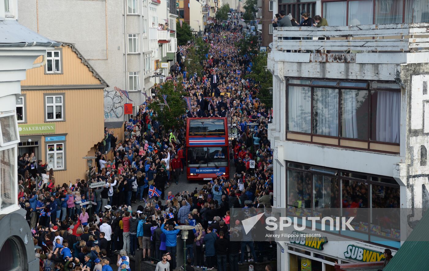 Icelandic national football team greeted by fans after returning from Euro 2016