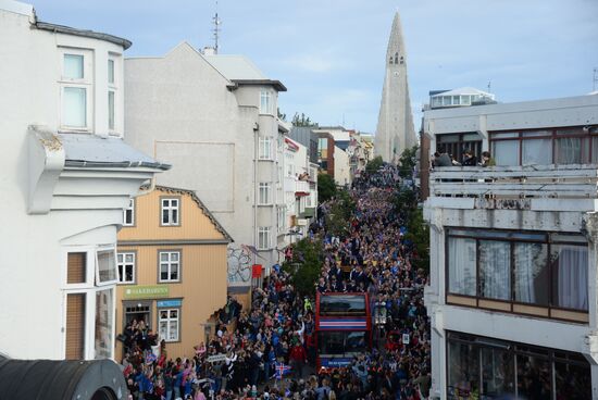 Icelandic national football team greeted by fans after returning from Euro 2016