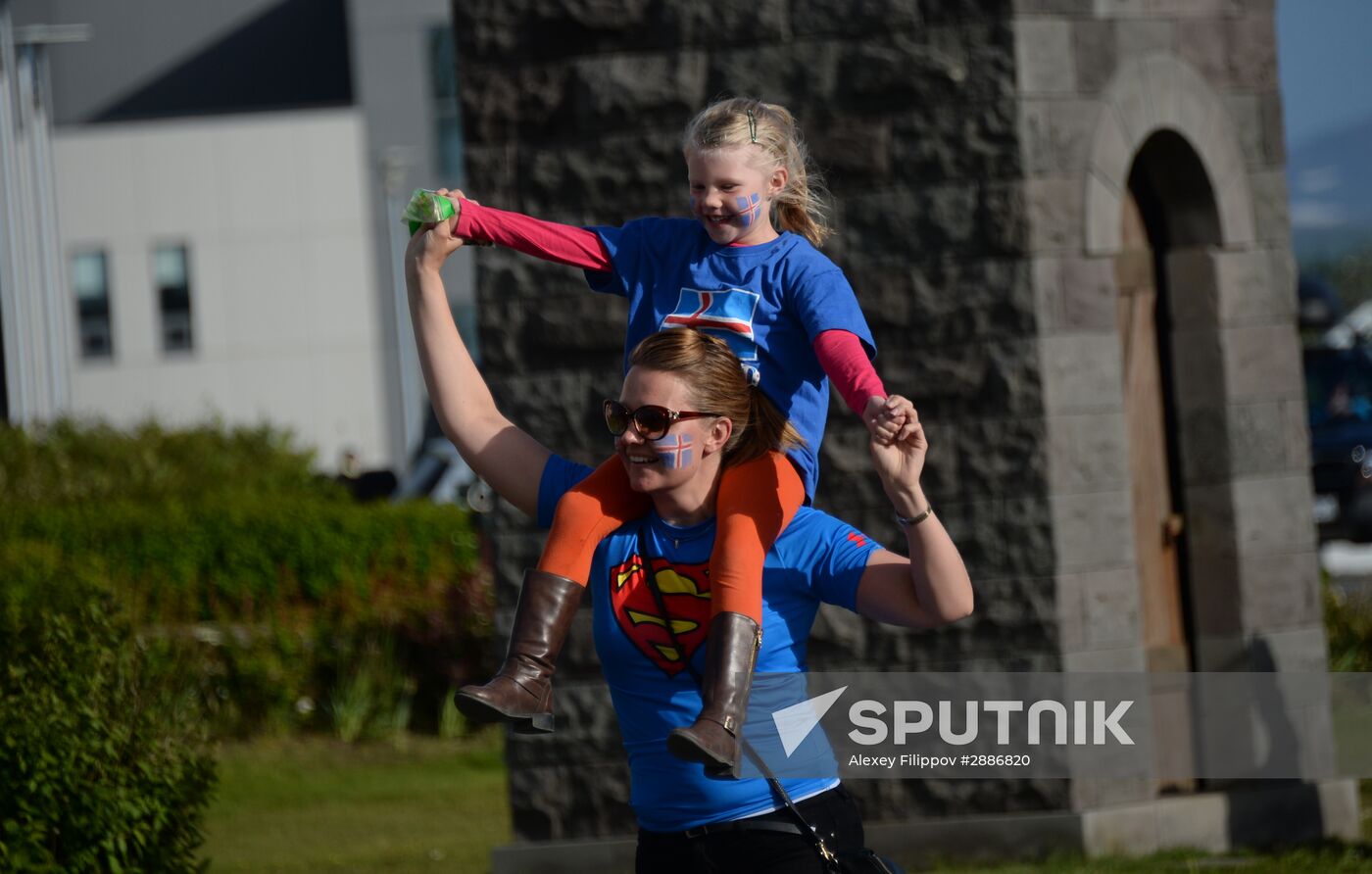 Icelandic national football team greeted by fans after returning from Euro 2016