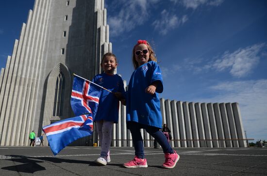 Icelandic national football team greeted by fans after returning from Euro 2016
