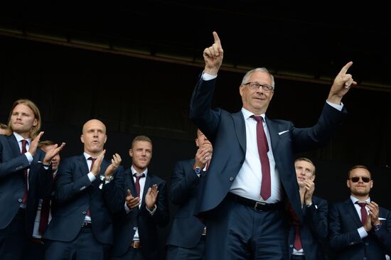 Icelandic national football team greeted by fans after returning from Euro 2016