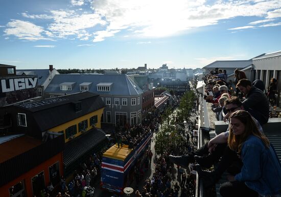 Icelandic national football team greeted by fans after returning from Euro 2016