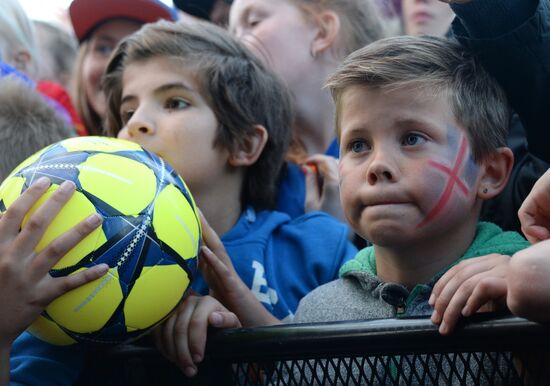 Icelandic national football team greeted by fans after returning from Euro 2016