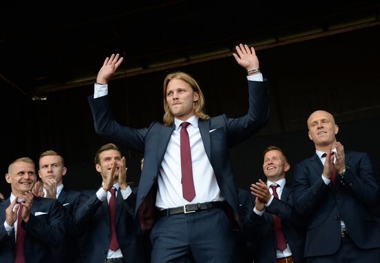 Icelandic national football team greeted by fans after returning from Euro 2016