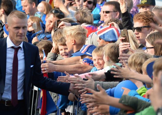 Icelandic national football team greeted by fans after returning from Euro 2016