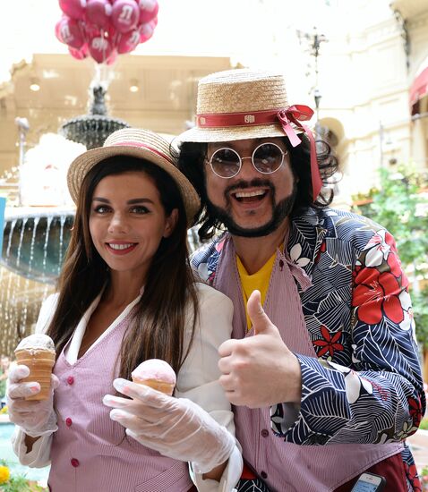 State Department Store hosts Ice Cream Day