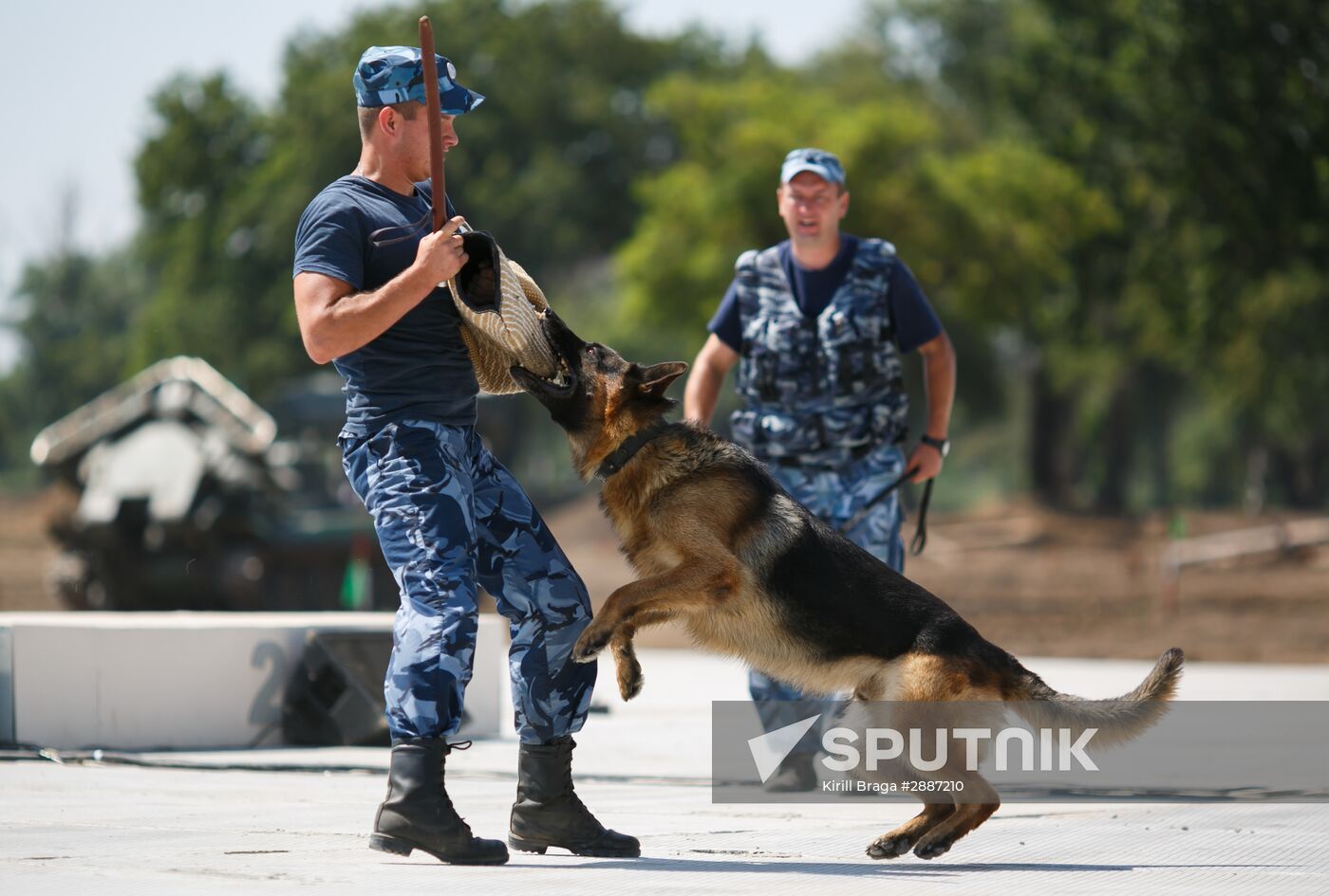 Safe Route competition in field training among combat engineer units
