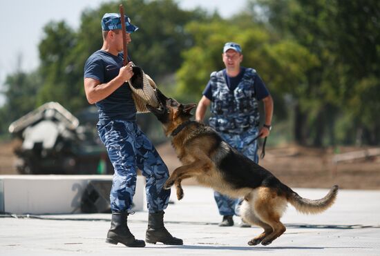 Safe Route competition in field training among combat engineer units