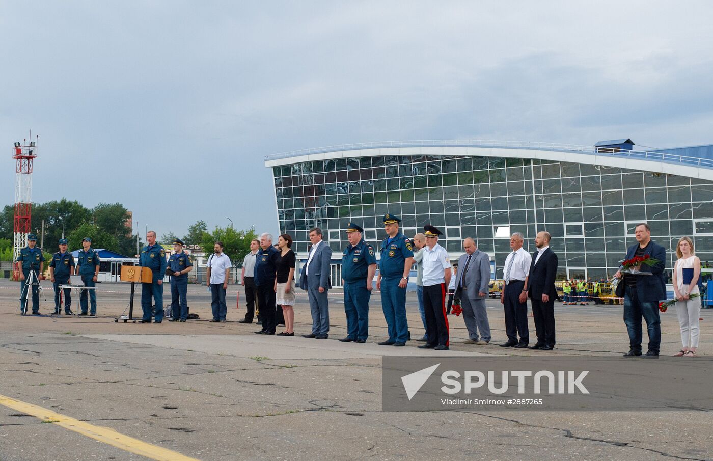 Last honors to Il-76 crew at Irkutsk Airport