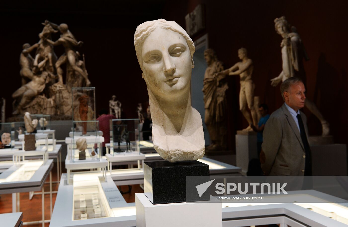 'Outlining the Contours with a Chisel: Depictions of Man on Coins, Gemstones, and Medals from Ancient Times to the Modern Age' exhibition