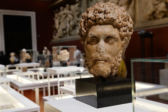 'Outlining the Contours with a Chisel: Depictions of Man on Coins, Gemstones, and Medals from Ancient Times to the Modern Age' exhibition