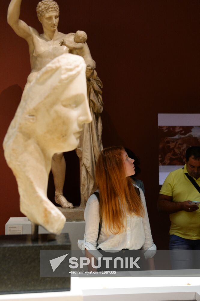 "Outlining the Contours with a Chisel: Depictions of Man on Coins, Gemstones, and Medals from Ancient Times to the Modern Age" exhibition
