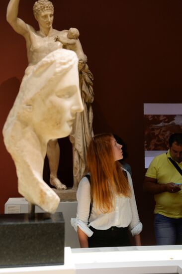 "Outlining the Contours with a Chisel: Depictions of Man on Coins, Gemstones, and Medals from Ancient Times to the Modern Age" exhibition