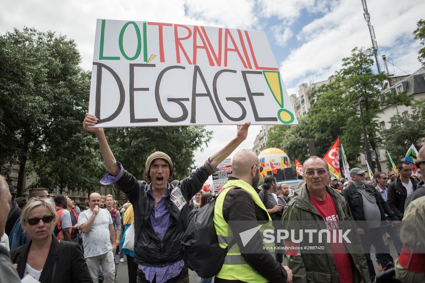 Protests against new labor law in Paris