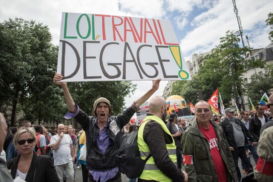 Protests against new labor law in Paris
