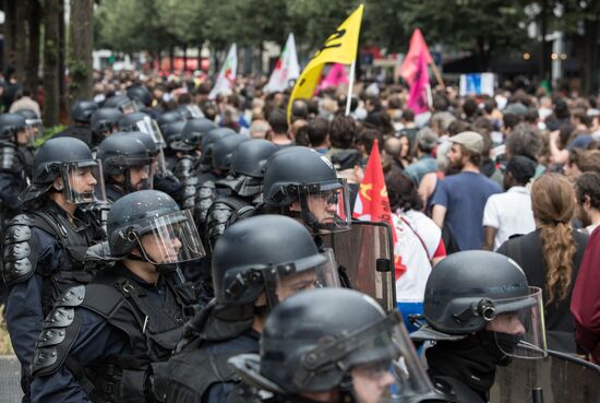 Protests against new labor law in Paris