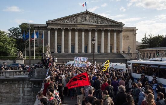 Protests against new labor law in Paris