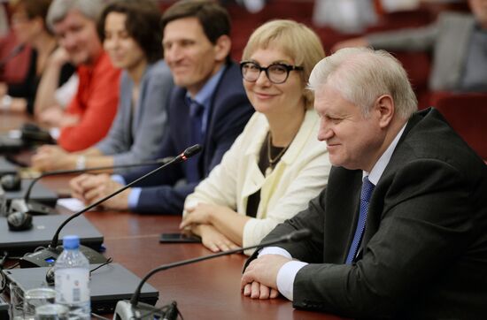 Sergei Mironov submits documents on State Duma candidates to Central Election Commission