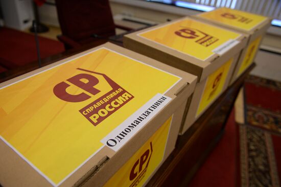 Sergei Mironov submits documents on State Duma candidates to Central Election Commission