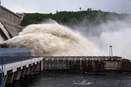 Water discharge from Bureya hydro power plant