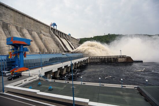 Water discharge from Bureya hydro power plant