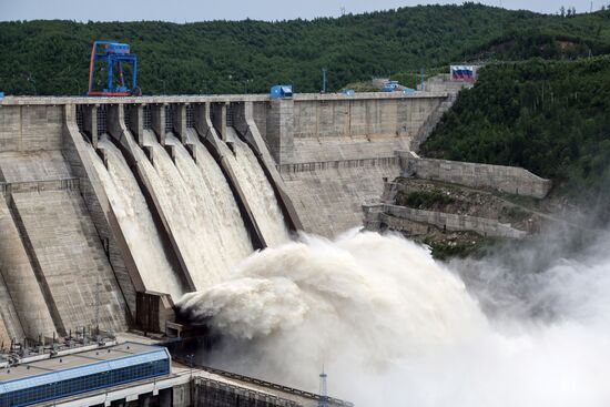 Water discharge from Bureya hydro power plant