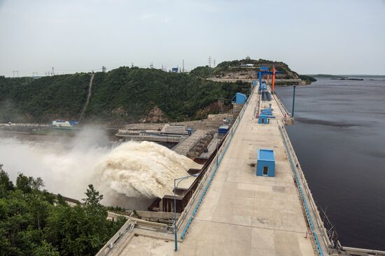Water discharge from Bureya hydro power plant
