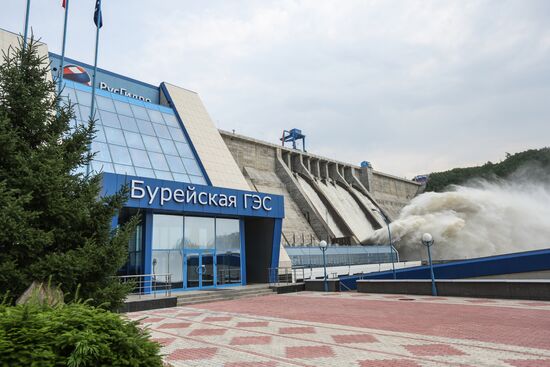 Water discharge from Bureya hydro power plant