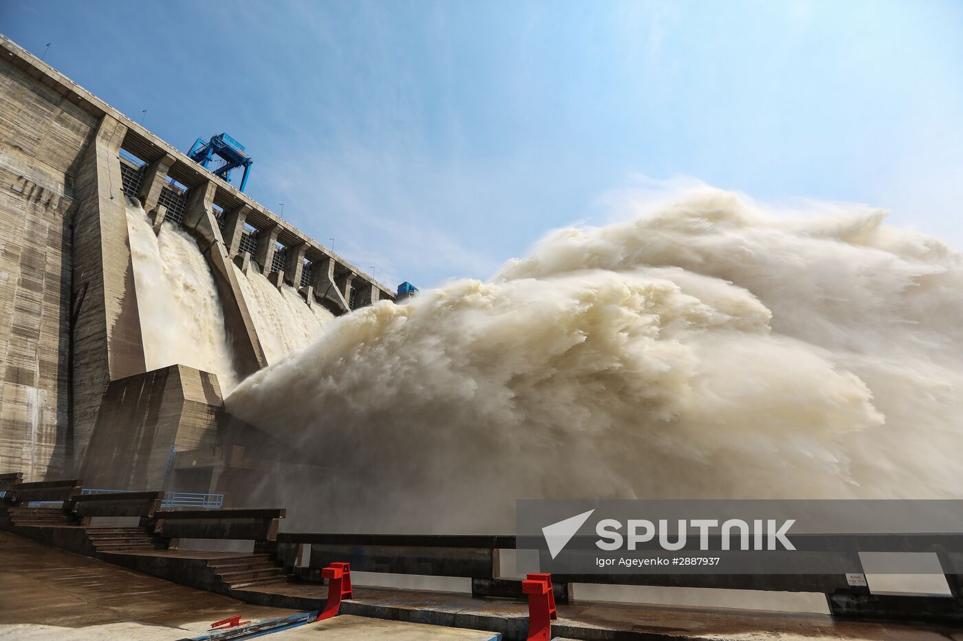Water discharge from Bureya hydro power plant