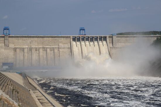 Water discharge from Bureya hydro power plant