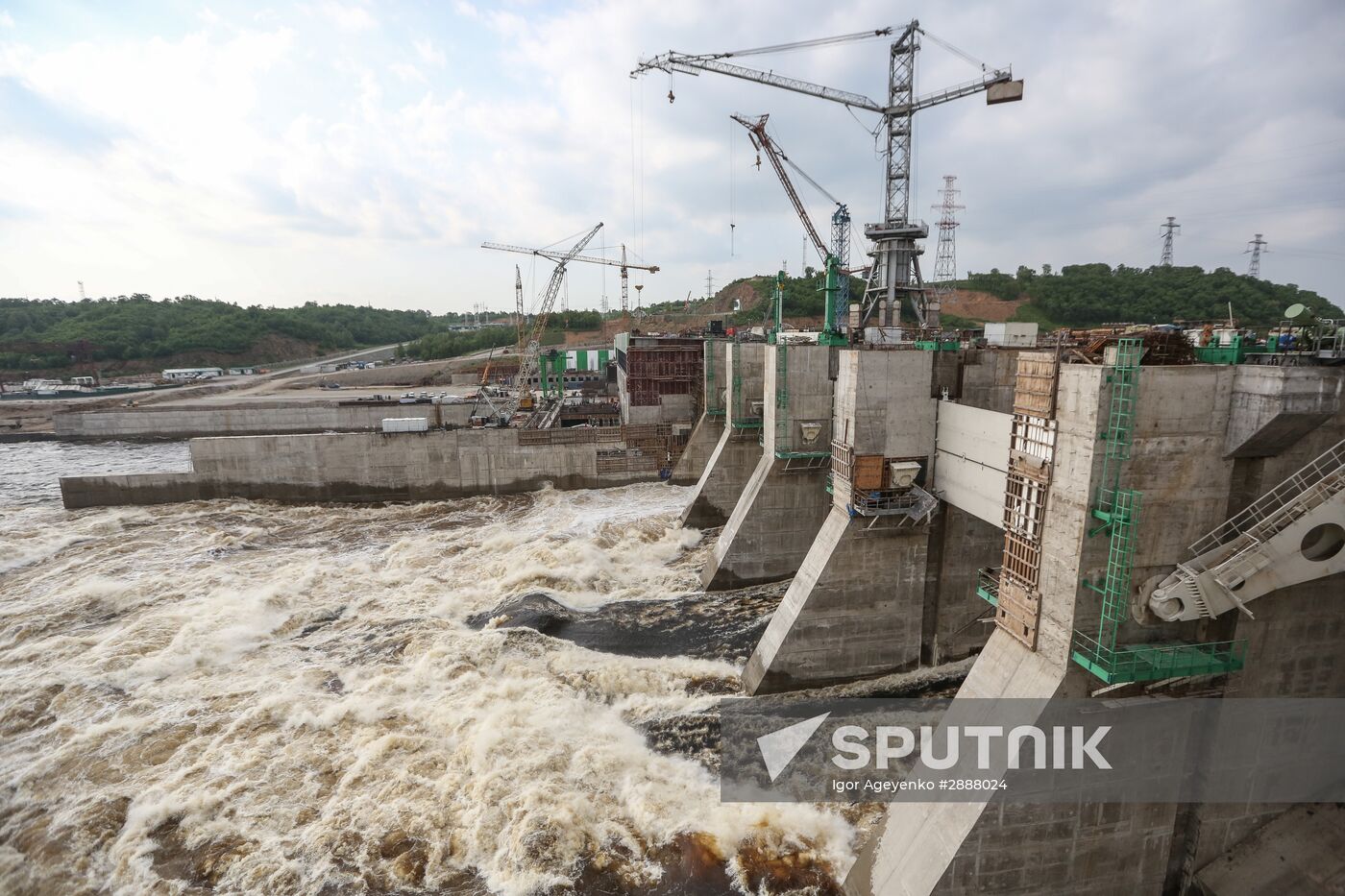 Construction of Lower Bureya hydro power plant