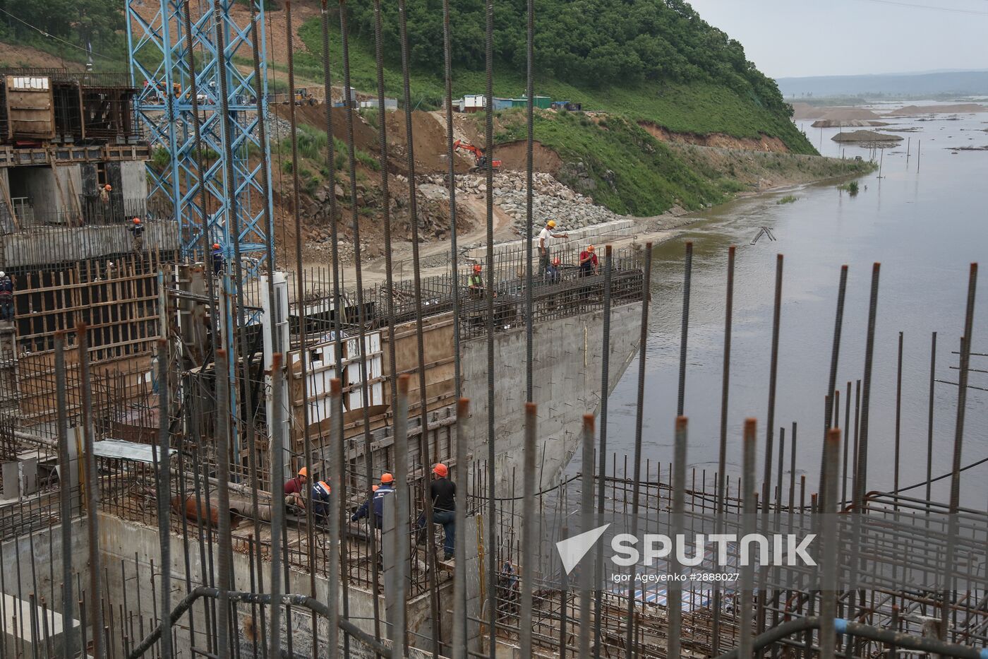 Construction of Lower Bureya hydro power plant