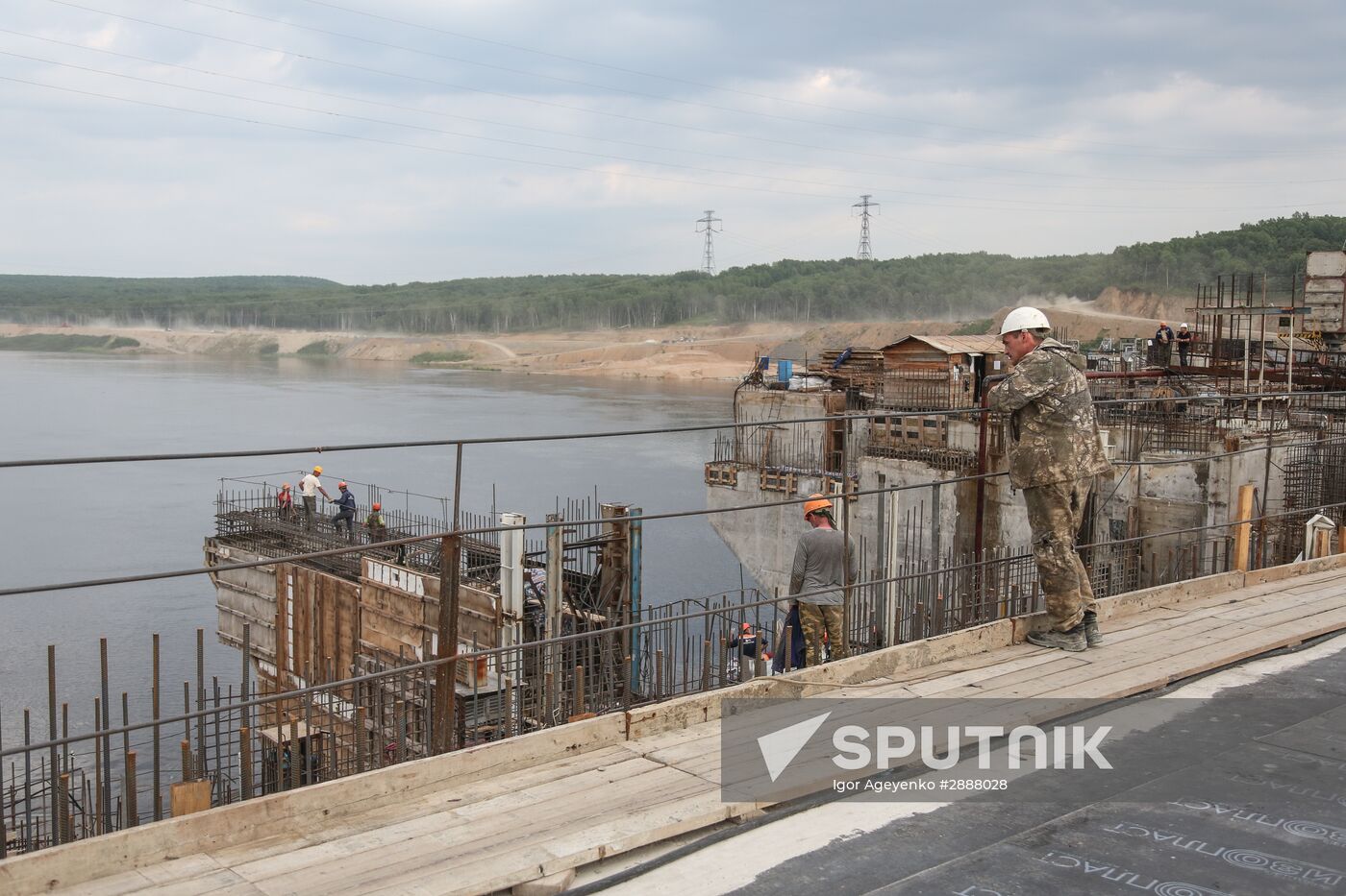 Construction of Lower Bureya hydro power plant