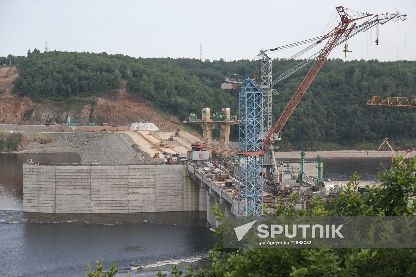 Construction of Lower Bureya hydro power plant