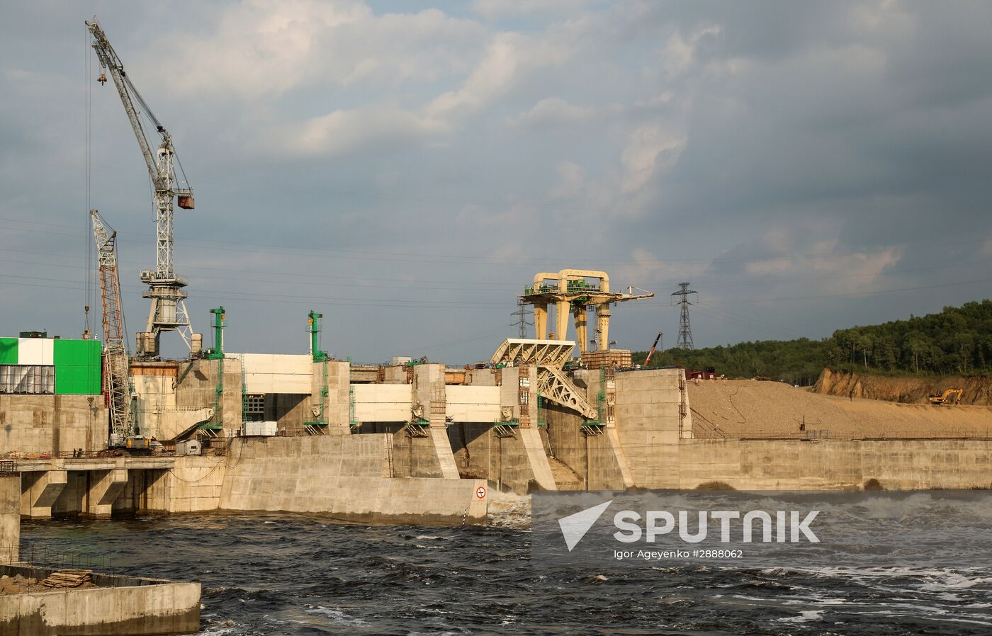 Construction of Lower Bureya hydro power plant