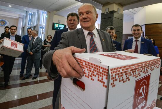 Gennady Zyuganov submits list of State Duma candidates to Central Election Commission