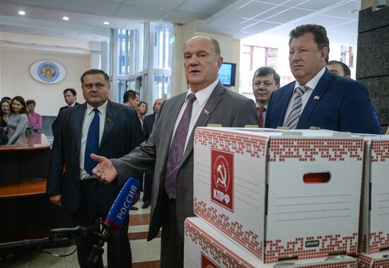 Gennady Zyuganov submits list of State Duma candidates to Central Election Commission