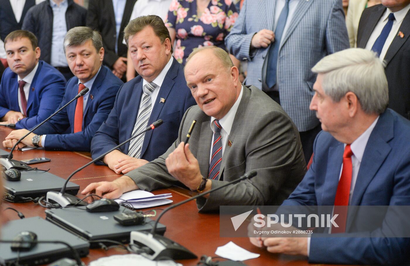 Gennady Zyuganov submits list of State Duma candidates to Central Election Commission