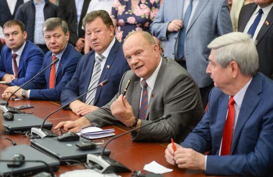 Gennady Zyuganov submits list of State Duma candidates to Central Election Commission