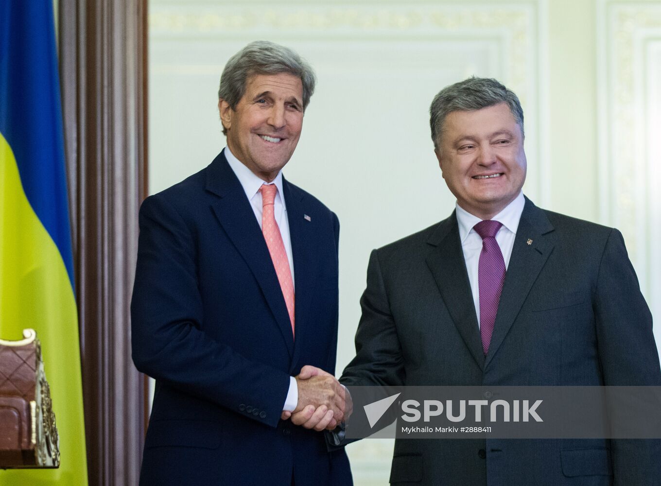 Ukrainian President Petro Poroshenko meets with US Secretary of State John Kerry