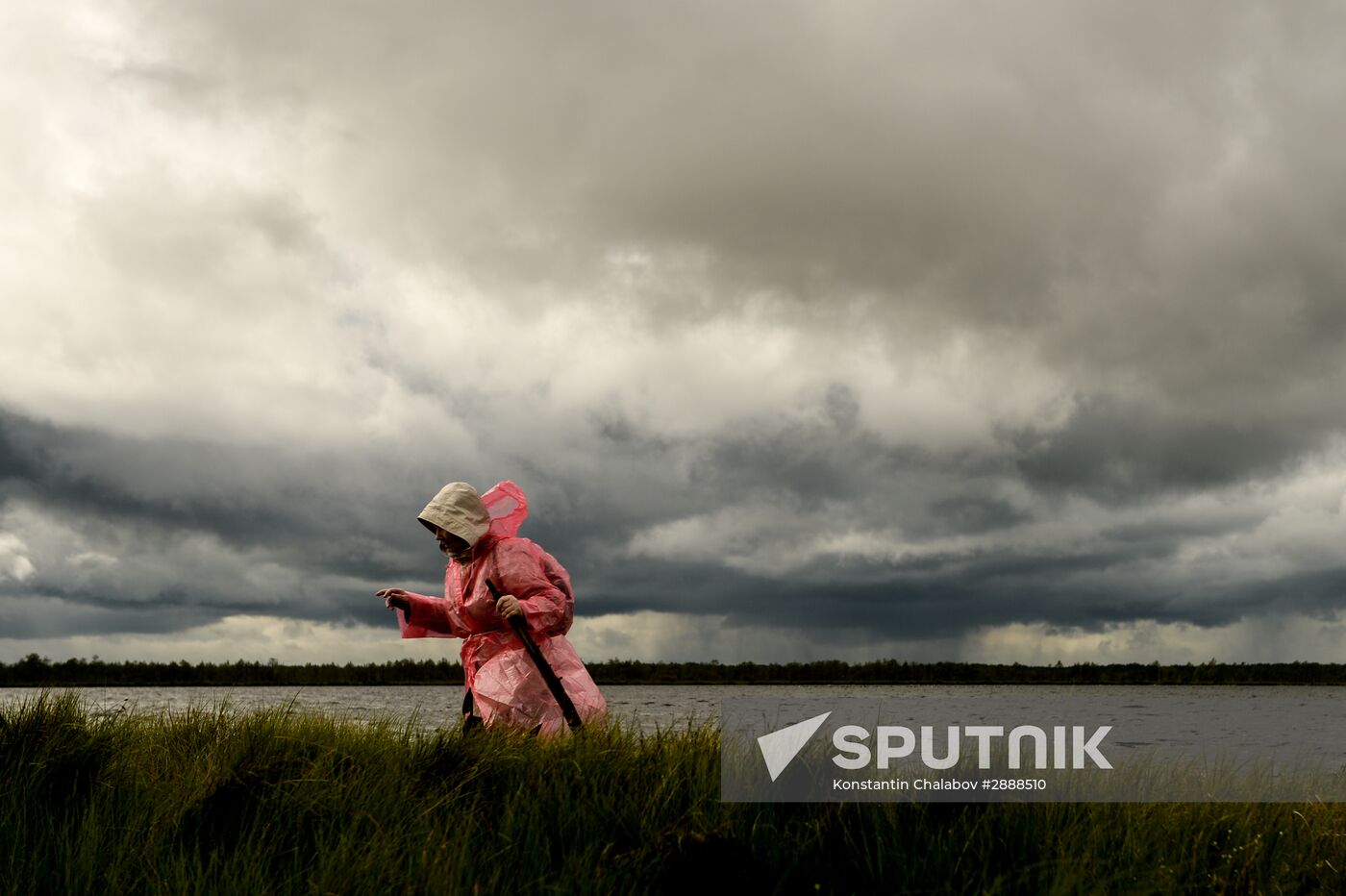 Religious procession to Svyatoye Lake in Menyusha village, Novgorod Region