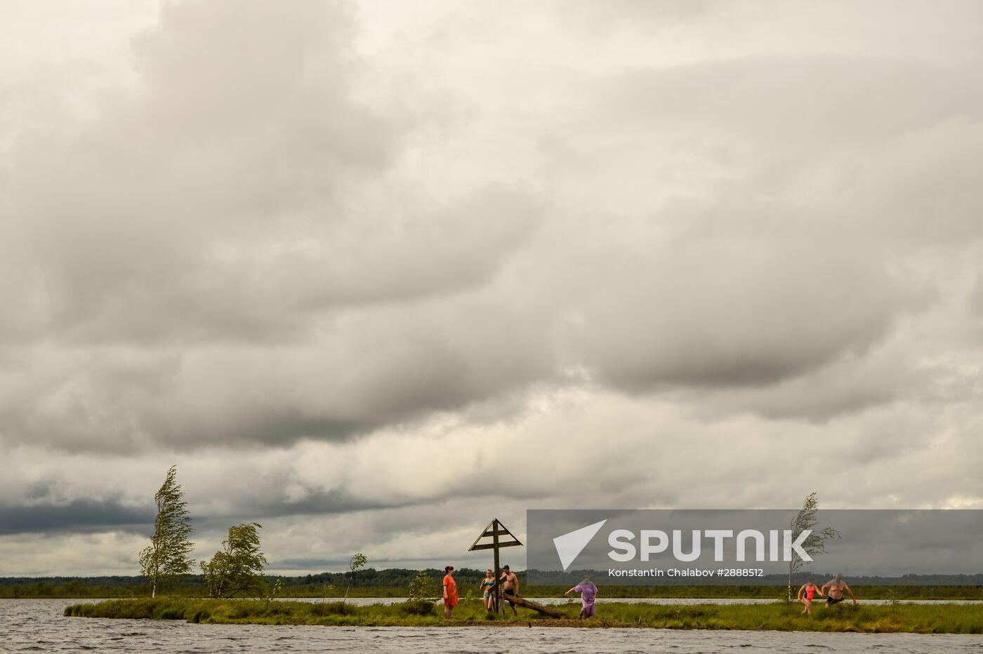 Religious procession to Svyatoye Lake in Menyusha village, Novgorod Region