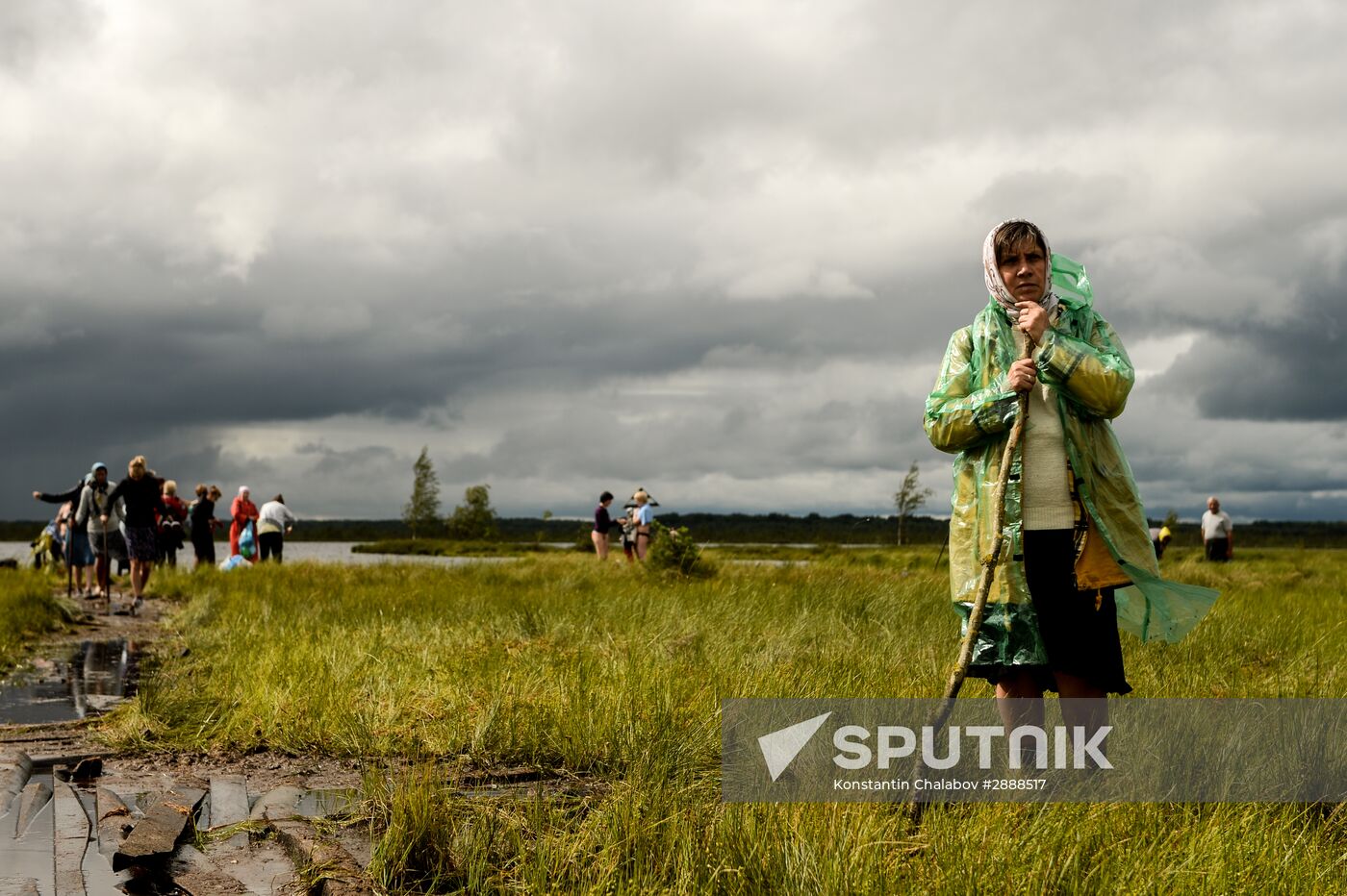 Religious procession to Svyatoye Lake in Menyusha village, Novgorod Region