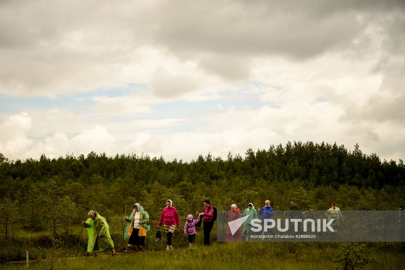 Religious procession to Svyatoye Lake in Menyusha village, Novgorod Region