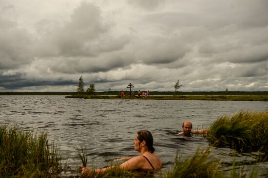 Religious procession to Svyatoye Lake in Menyusha village, Novgorod Region