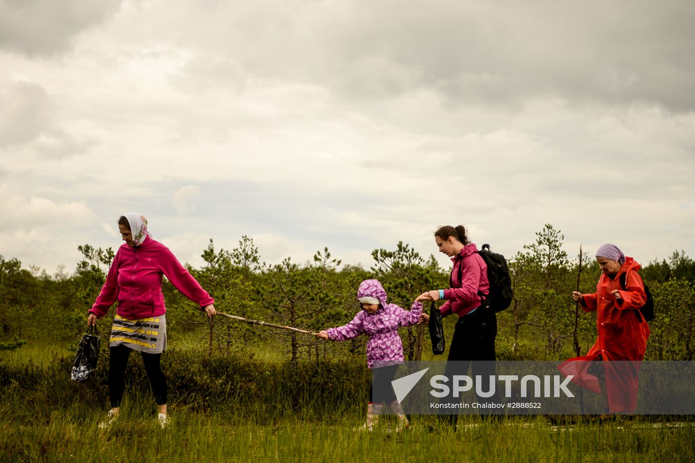 Religious procession to Svyatoye Lake in Menyusha village, Novgorod Region